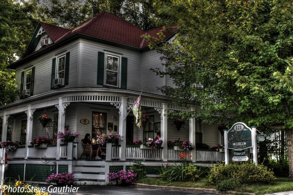 Ici Et Maintenant Bed and Breakfast Magog Exterior foto