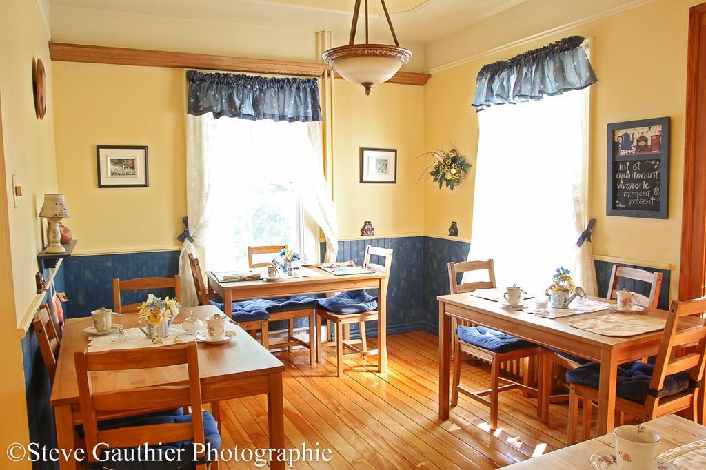 Ici Et Maintenant Bed and Breakfast Magog Exterior foto