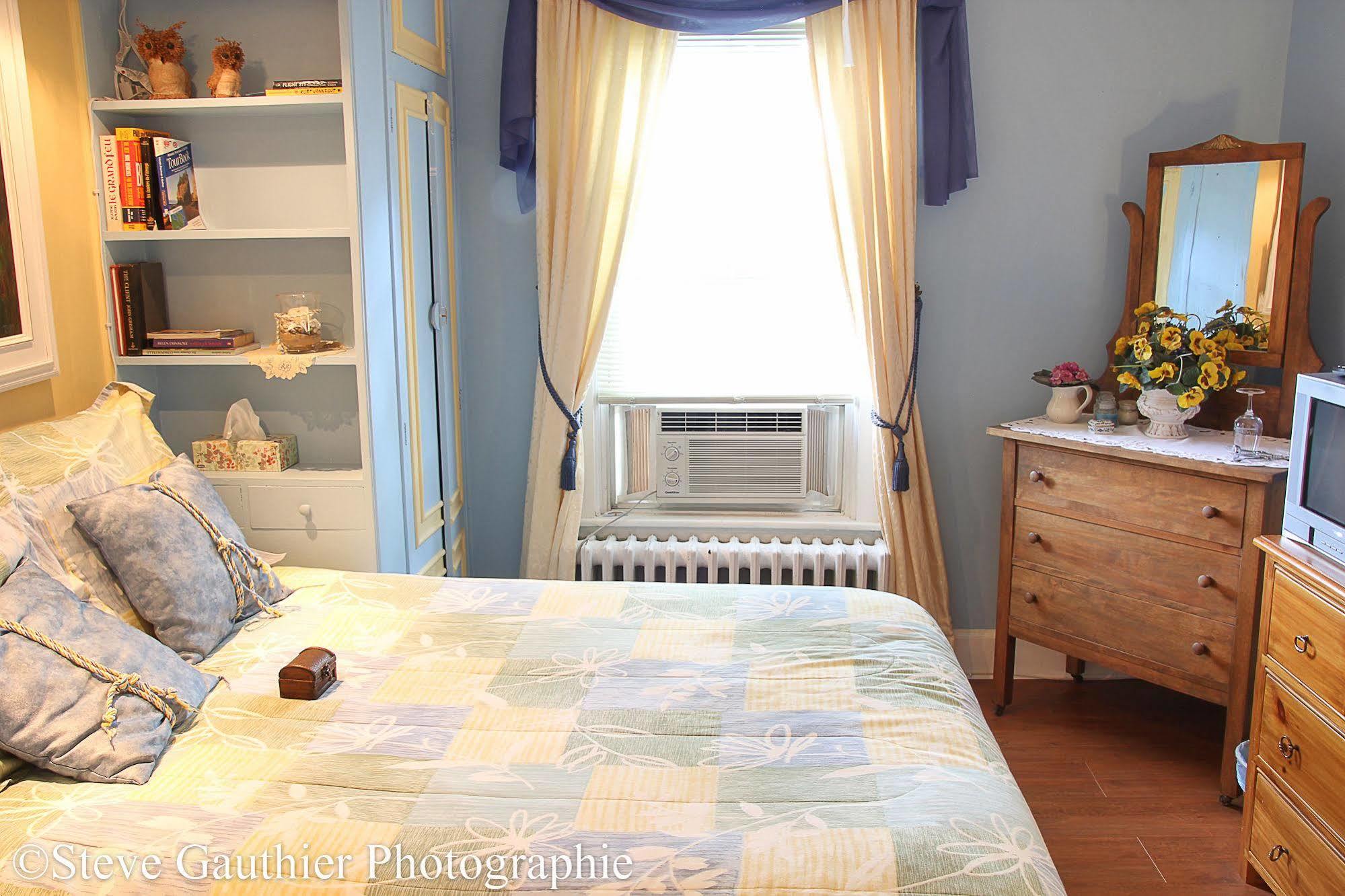 Ici Et Maintenant Bed and Breakfast Magog Exterior foto