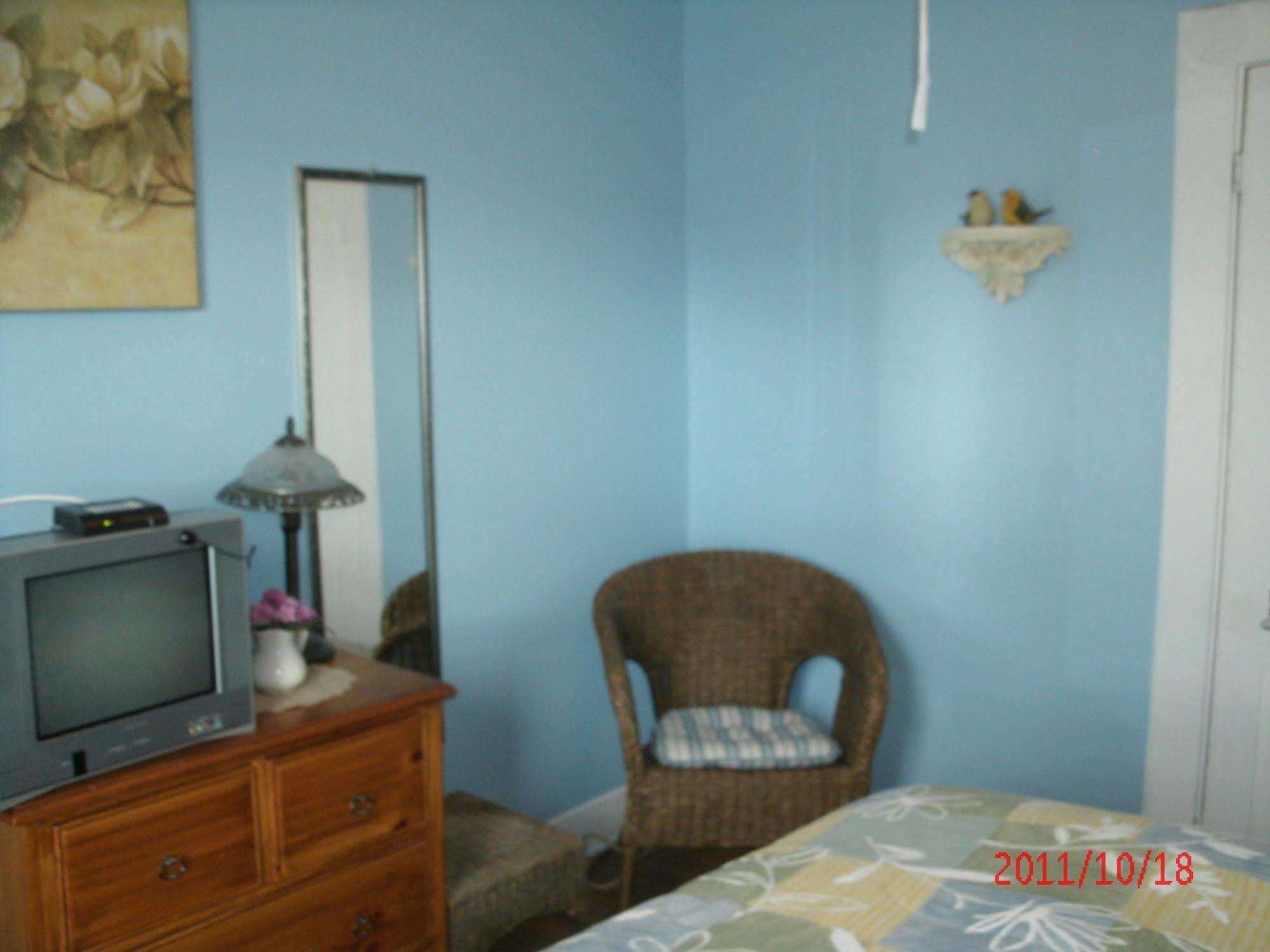 Ici Et Maintenant Bed and Breakfast Magog Exterior foto