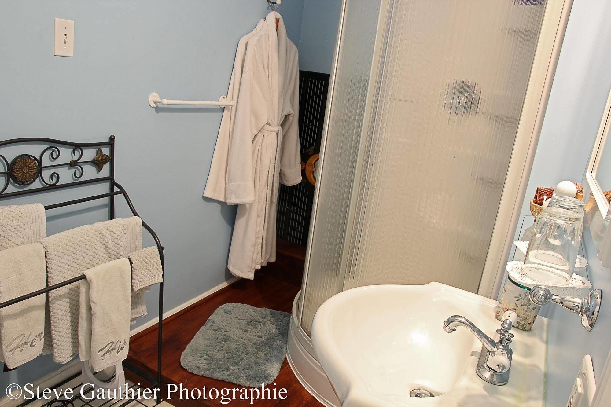 Ici Et Maintenant Bed and Breakfast Magog Exterior foto